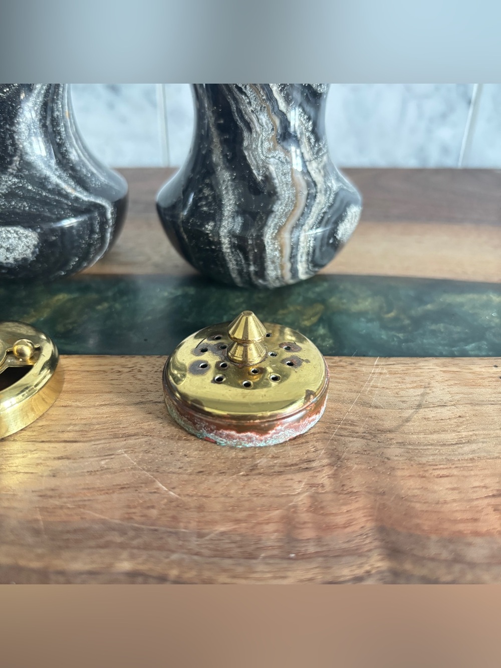 Vintage Italian Marble / Onyx Stone and Brass Salt and Pepper Mill Set - Picture 13 of 13